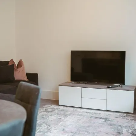 4 2 Bedroom, Sleeps X 6 * York