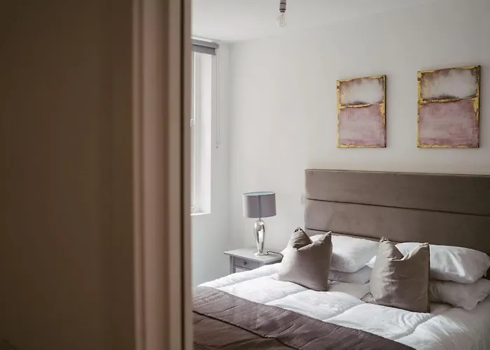 Holiday home 4 2 Bedroom, Sleeps X 6 *