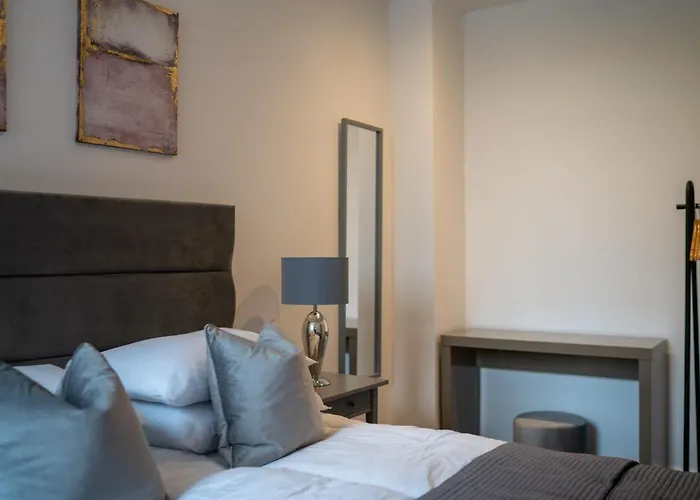 4 2 Bedroom, Sleeps X 6 *